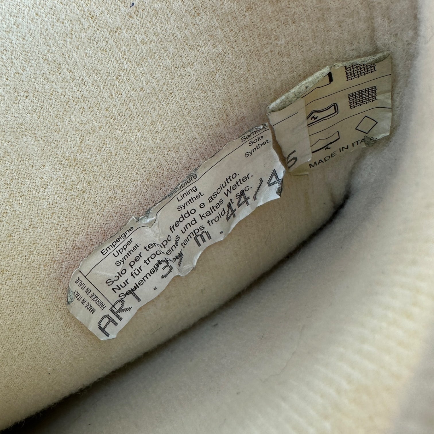 1995 Giorgio Armani Moon Boot – insidetag