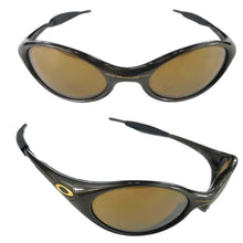 Load image into Gallery viewer, 2000 Oakley Eye Jacket
