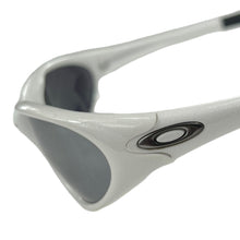 Load image into Gallery viewer, 2000s Oakley Minute 1.0 Pearl
