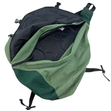 Load image into Gallery viewer, 2005 Gap Sling bag
