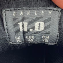 Load image into Gallery viewer, 2002 Oakley Shoetwo
