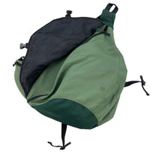 Load image into Gallery viewer, 2005 Gap Sling bag
