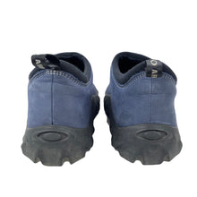 Load image into Gallery viewer, 2000s Oakley arrowhead slip on
