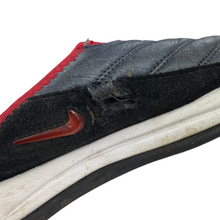 Load image into Gallery viewer, 2002 Nike air Soc Moc
