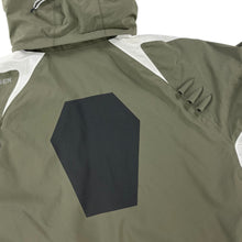 Load image into Gallery viewer, 2000s Helly Hansen Flo2w mechanical venting system jacket
