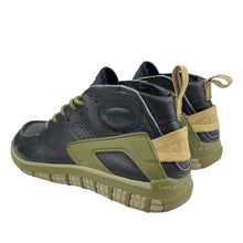 Load image into Gallery viewer, 2005 sample Nike Mowabb II considered
