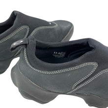 Load image into Gallery viewer, 2000s Oakley flesh slip on
