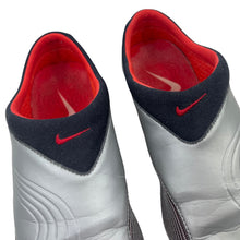Load image into Gallery viewer, 2002 Nike ikoi split toe
