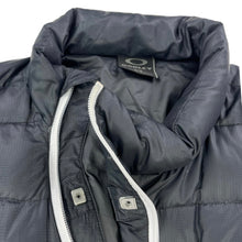 Load image into Gallery viewer, Oakley Sidewinder vented light puffer jacket
