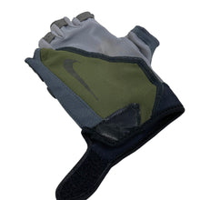 Load image into Gallery viewer, 2000s Nike fingerless gloves
