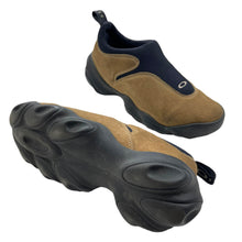 Load image into Gallery viewer, 2000s Oakley Flesh slip on
