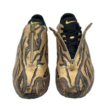 Load image into Gallery viewer, 2001 Nike Mo trainer
