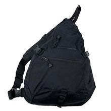 Load image into Gallery viewer, 2000s Gap sling bag
