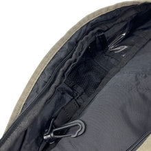Load image into Gallery viewer, 1990s Gap Sling bag
