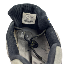 Load image into Gallery viewer, 1990s New Balance all terrain 804
