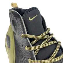 Load image into Gallery viewer, 2005 sample Nike Mowabb II considered
