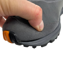 Load image into Gallery viewer, 2002 Nike air Avow Gry/ylw

