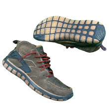 Load image into Gallery viewer, 2006 Nike ACG considered mowabb II
