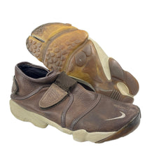 Load image into Gallery viewer, 2002 Nike Air Rift leather cover
