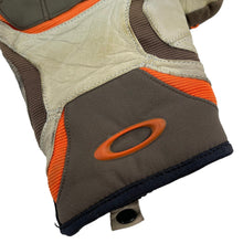 Load image into Gallery viewer, 2000s Oakley ski gloves
