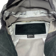 Load image into Gallery viewer, 2000s Mountain Hardwear conduit sofshell
