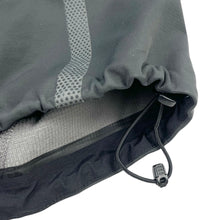 Load image into Gallery viewer, 2000s Mountain Hardwear conduit sofshell
