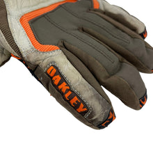 Load image into Gallery viewer, 2000s Oakley ski gloves
