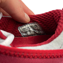 Load image into Gallery viewer, 2002 Nike air Avow Red/Wht
