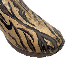 Load image into Gallery viewer, 2001 Nike Mo trainer
