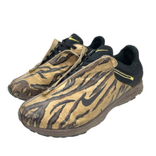 Load image into Gallery viewer, 2001 Nike Mo trainer
