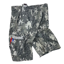 Load image into Gallery viewer, 2002 Zoo York x Futura 2000 Cargo shorts
