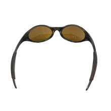 Load image into Gallery viewer, 2000s Oakley Eye Jacket 1.0 Blk/Gld Black iridium
