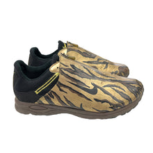 Load image into Gallery viewer, 2001 Nike Mo trainer
