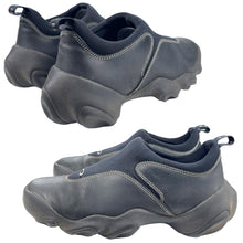 Load image into Gallery viewer, 2000 Oakley Flesh slip on
