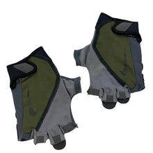 Load image into Gallery viewer, 2000s Nike fingerless gloves
