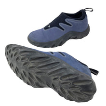 Load image into Gallery viewer, 2000s Oakley arrowhead slip on
