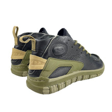 Load image into Gallery viewer, 2005 sample Nike Mowabb II considered
