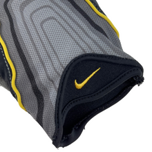 Load image into Gallery viewer, 2000 Nike Fingerless gloves
