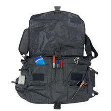 Load image into Gallery viewer, 2005 Gap messenger shoulder bag
