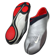 Load image into Gallery viewer, 2002 Nike ikoi split toe
