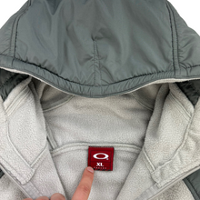 Load image into Gallery viewer, 2000s Oakley Panelled fleece
