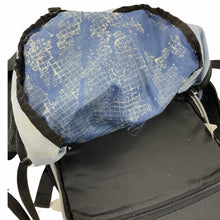 Load image into Gallery viewer, 2000s Salomon backpack
