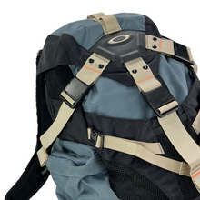 Load image into Gallery viewer, 2000s Oakley Small icon Backpack
