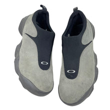 Load image into Gallery viewer, 2000s Oakley flesh slip on
