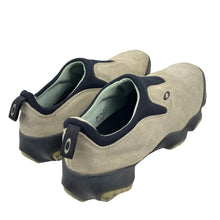 Load image into Gallery viewer, 2000s Oakley bottle cap flesh slip on UK8.5
